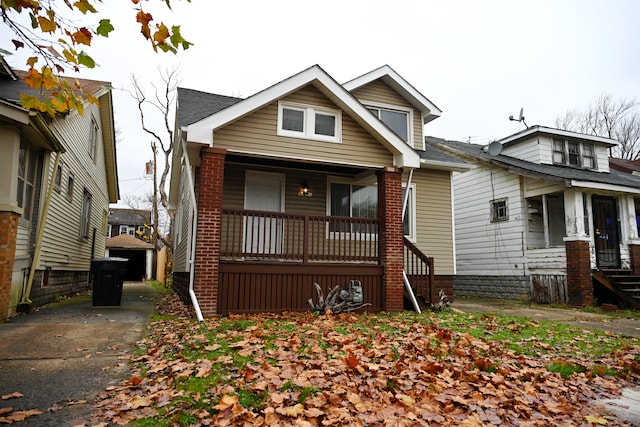 view of front of property featuring covered porch