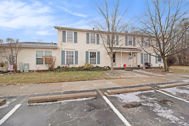 view of front of home with a front yard