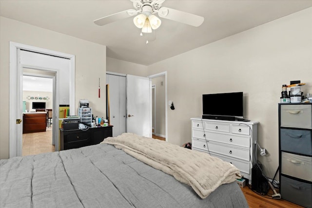 bedroom featuring light hardwood / wood-style flooring, ceiling fan, and a closet