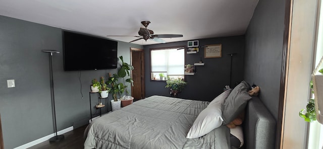 bedroom featuring ceiling fan