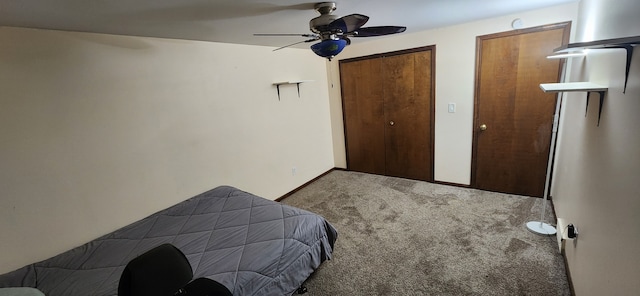 bedroom featuring ceiling fan and carpet