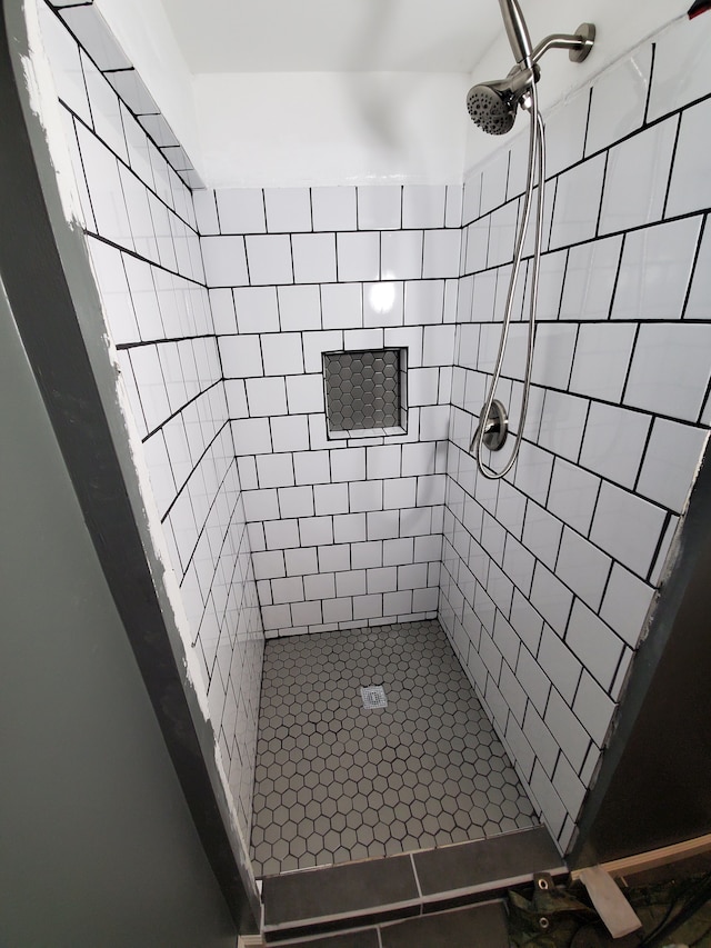 bathroom with a tile shower