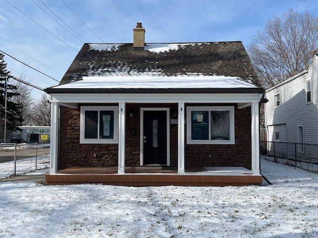 view of front of property with covered porch