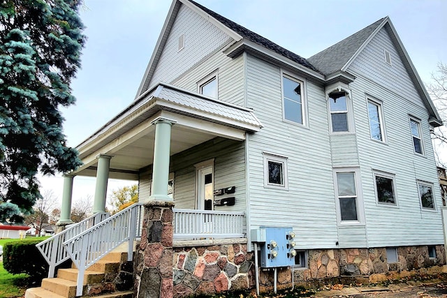 view of front of house with covered porch