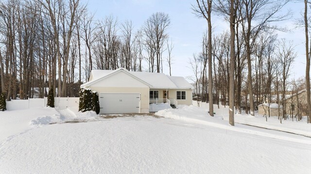 Listing photo 3 for 4705 Sandtrap Dr, Traverse City MI 49685