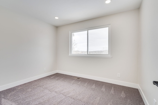 unfurnished room featuring carpet, visible vents, baseboards, and recessed lighting