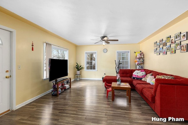 living room with dark wood-type flooring and ceiling fan