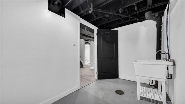 bathroom featuring concrete flooring