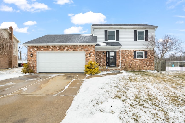 view of front property featuring a garage