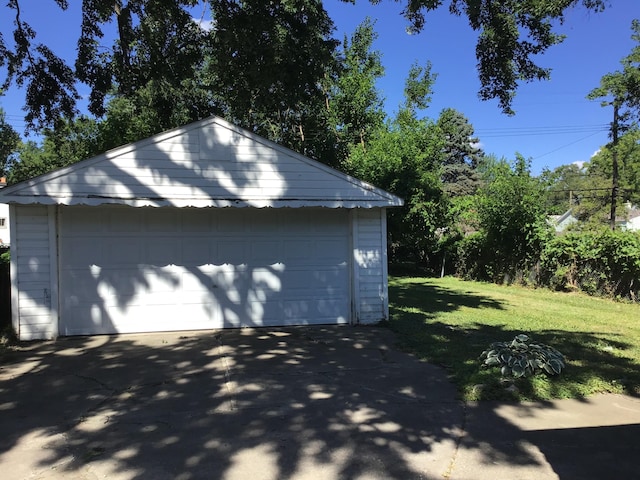 21915 Cyman Ave, Warren, MI 48091 - garage featuring a lawn