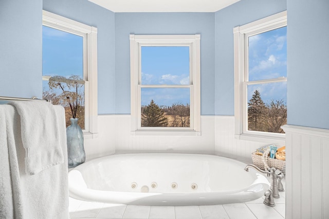 bathroom featuring tiled tub