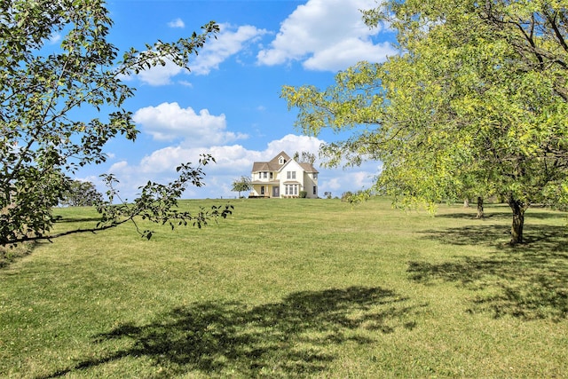 view of yard featuring a rural view