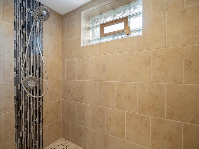 bathroom featuring tiled shower