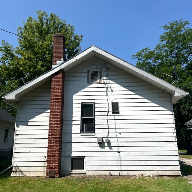 view of side of property