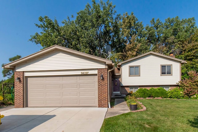 view of front of house featuring a garage and a front yard