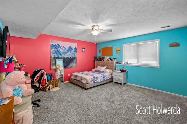 bedroom with ceiling fan, a textured ceiling, and carpet