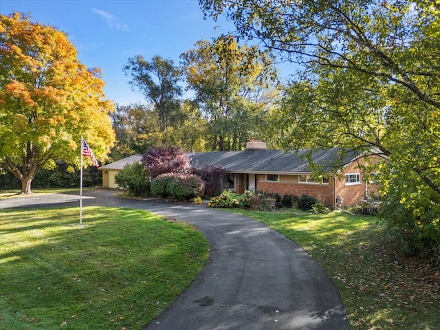 view of front of home featuring a front lawn