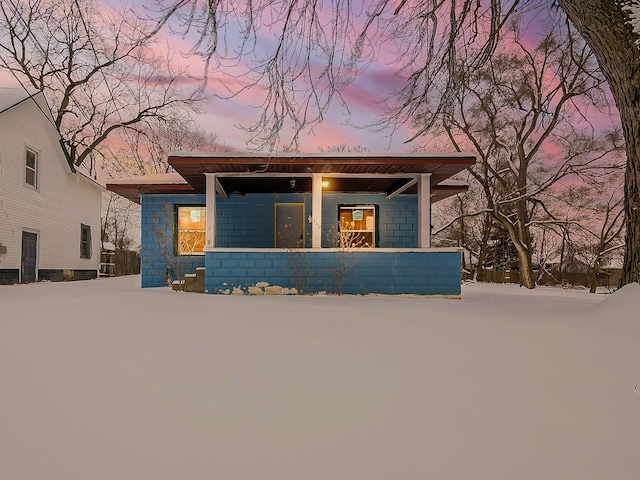 view of front of property featuring covered porch