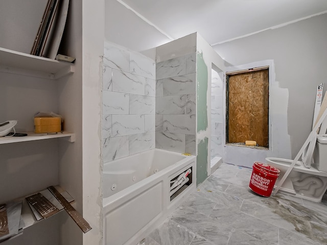 bathroom with tiled shower / bath combo