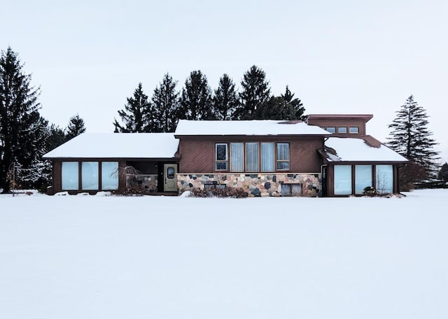 view of front facade with stone siding