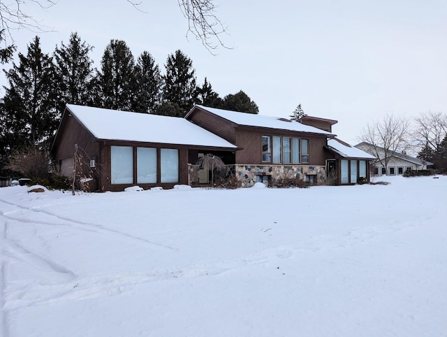 view of front facade with a garage