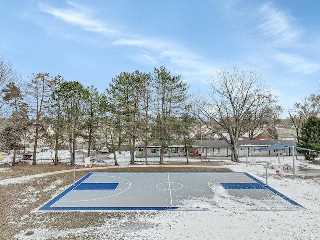 surrounding community with basketball court