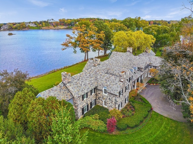 bird's eye view with a water view