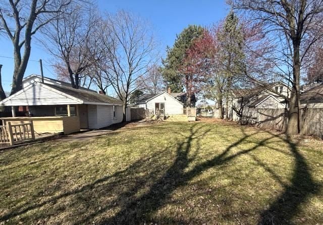 30052 Schoenherr Rd, Warren, MI 48088 - view of yard featuring fence