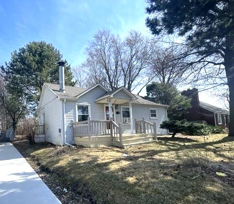 30052 Schoenherr Rd, Warren, MI 48088 - view of bungalow