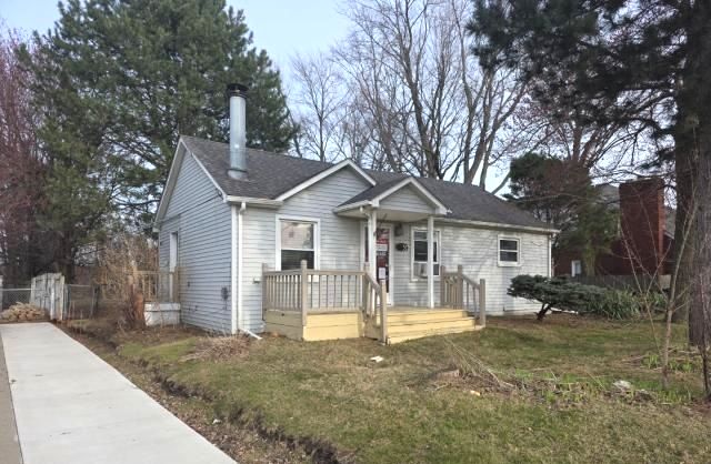 30052 Schoenherr Rd, Warren, MI 48088 - view of front of house featuring a front yard