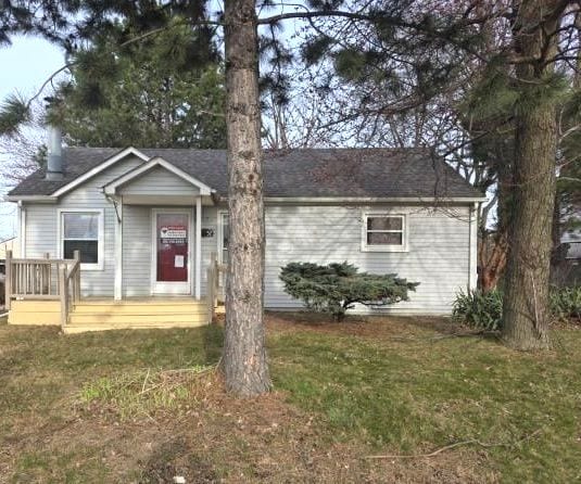 30052 Schoenherr Rd, Warren, MI 48088 - view of front of property featuring a shingled roof and a front lawn