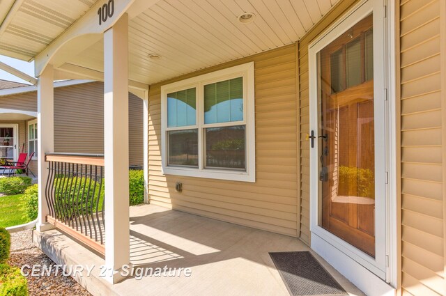 100 Tuscany Cir, Saginaw, MI 48603 - view of exterior entry featuring a porch