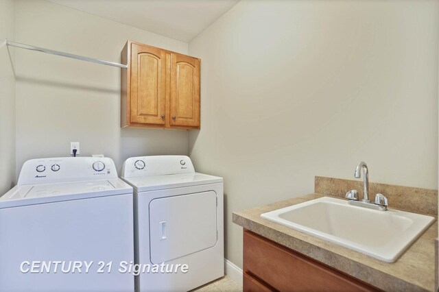 100 Tuscany Cir, Saginaw, MI 48603 - laundry room with washing machine and clothes dryer and cabinet space