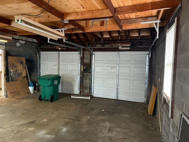 garage featuring concrete block wall