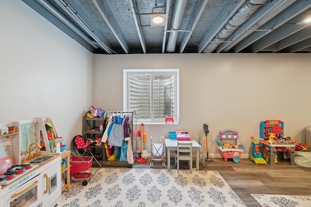 rec room featuring sink and wood-type flooring