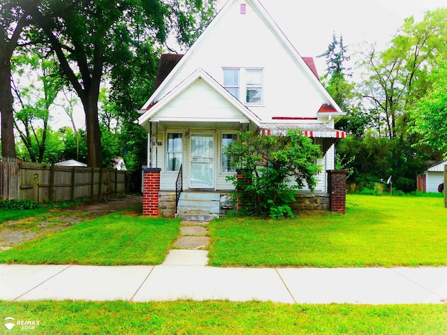 view of front of house with a front yard