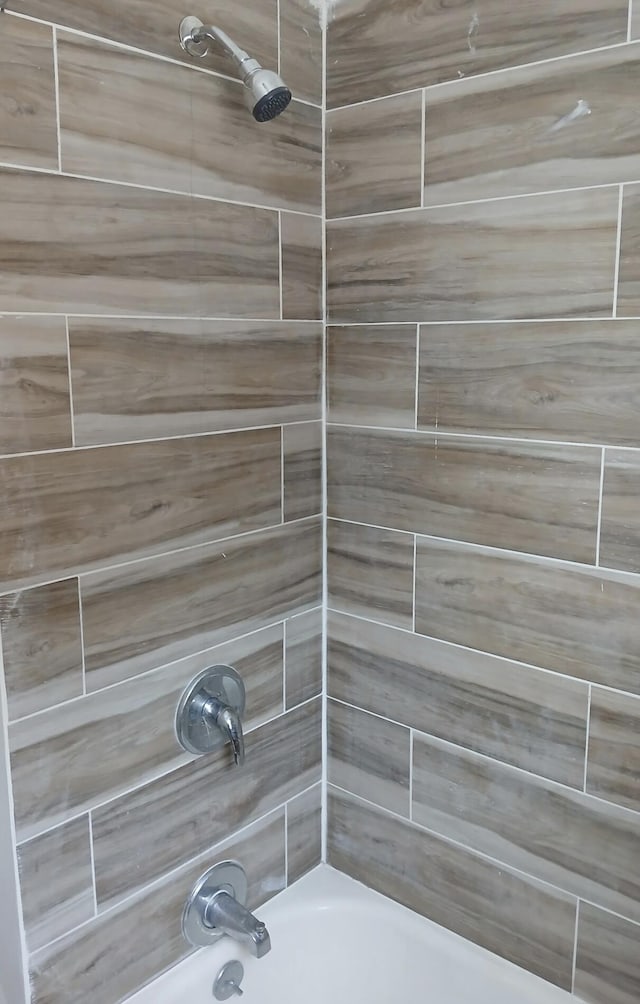 details with tiled shower / bath combo