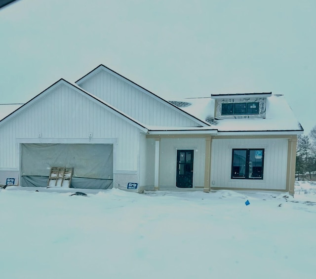 view of front facade with a garage