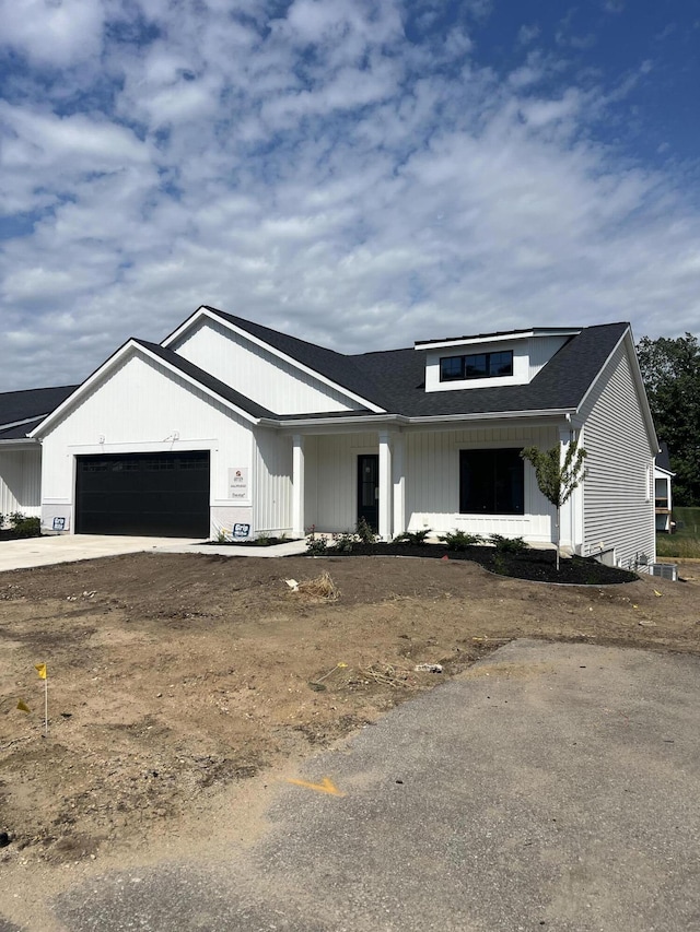 6724 Sheldon Crossing Dr Unit 49, Hudsonville, MI 49426 - modern inspired farmhouse featuring an attached garage, driveway, and a shingled roof