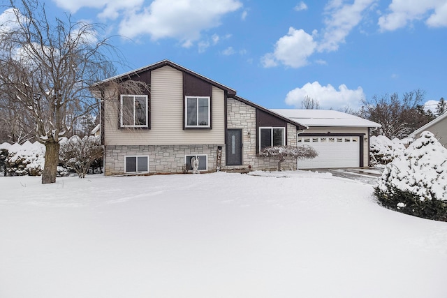 view of front facade with a garage