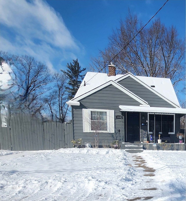 view of front of property featuring a porch