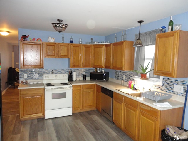 kitchen featuring sink, stainless steel dishwasher, dark hardwood / wood-style floors, pendant lighting, and electric stove