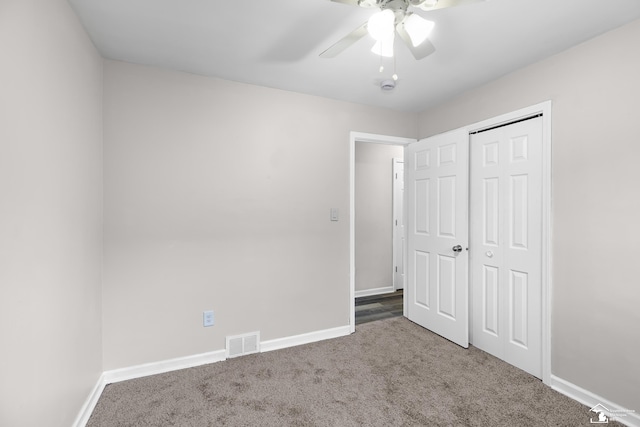 unfurnished bedroom with carpet flooring, ceiling fan, and a closet