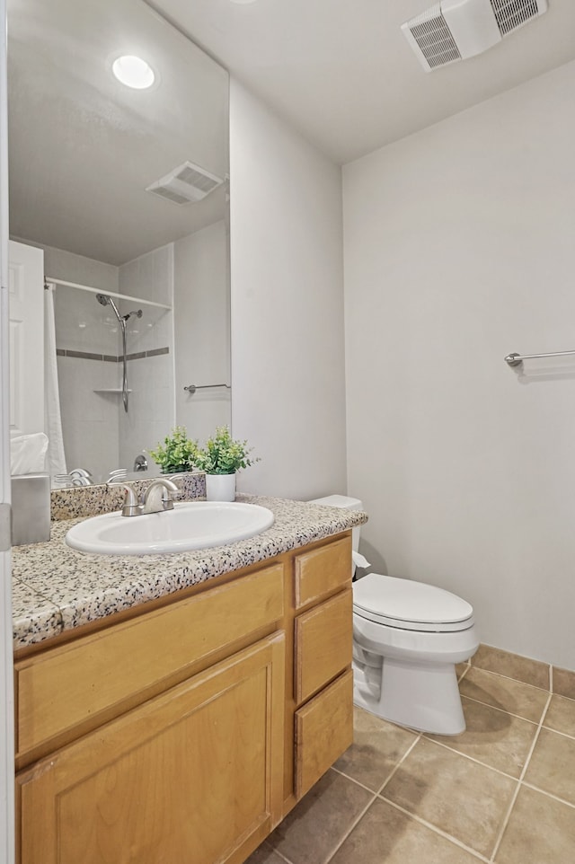 bathroom featuring tile patterned floors, visible vents, toilet, and a shower with shower curtain