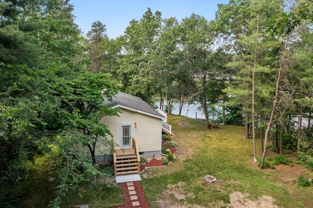 view of yard featuring a water view