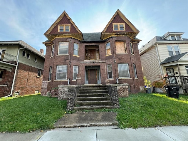 view of front of house featuring a front lawn and brick siding