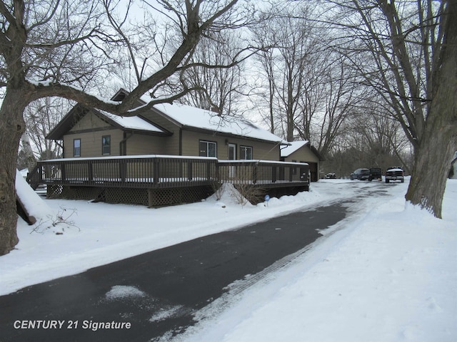 view of front of property featuring a wooden deck