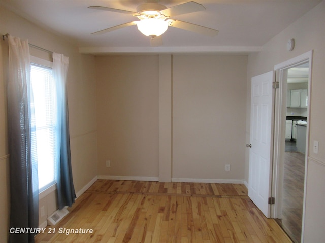 empty room featuring light hardwood / wood-style floors and ceiling fan