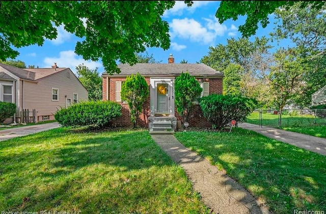 view of front of property with a front yard