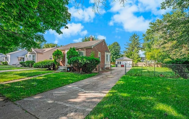 view of front facade featuring a front lawn